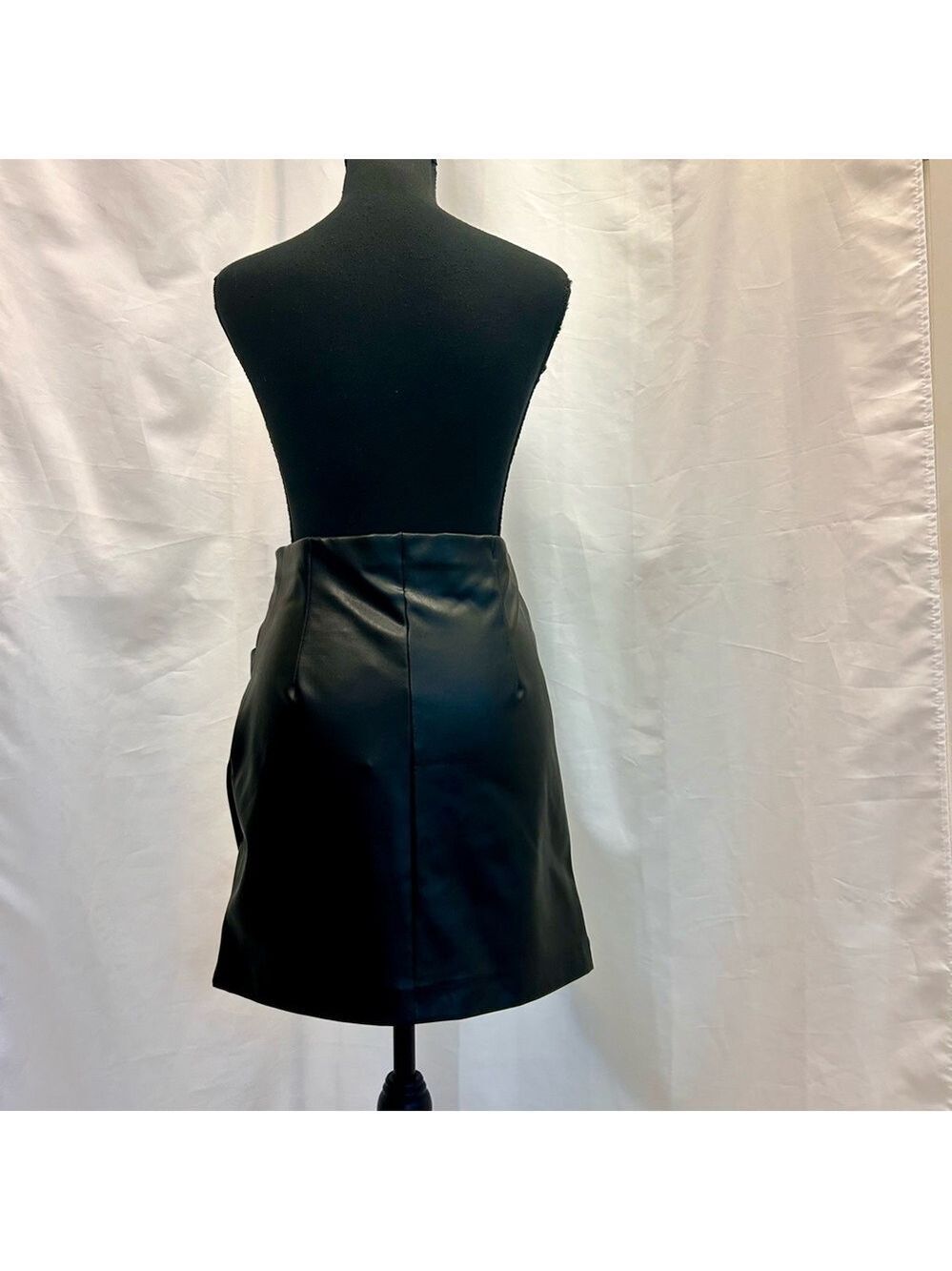 Dynamite Calvin Black Faux Leather ruched mini Skirt Sz M NWT - Picture 5 of 11